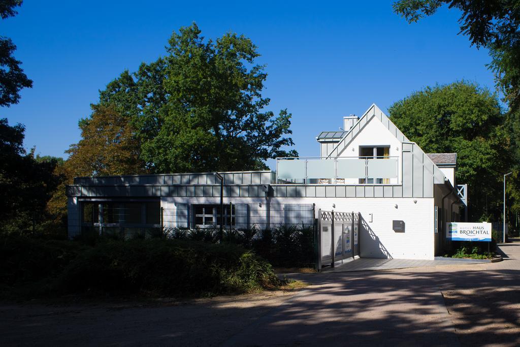 Hotel Haus Broichtal Alsdorf Exteriör bild